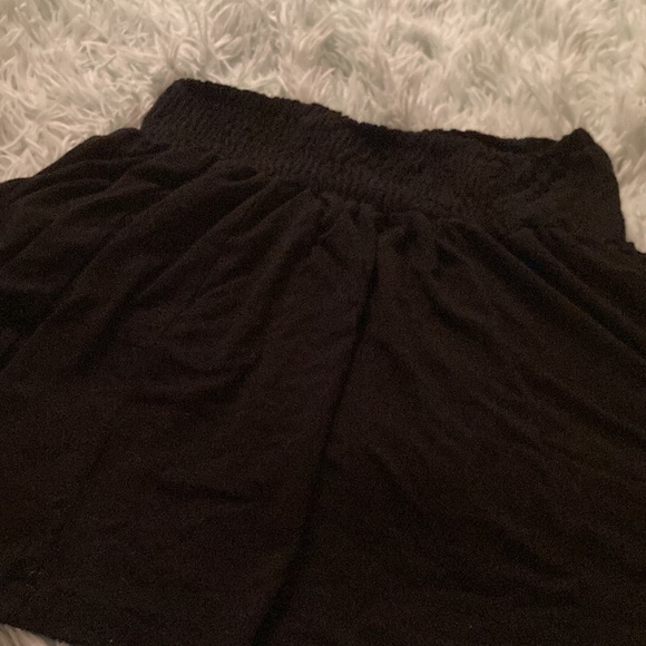 Cute short black skirt - Picture 3 of 5